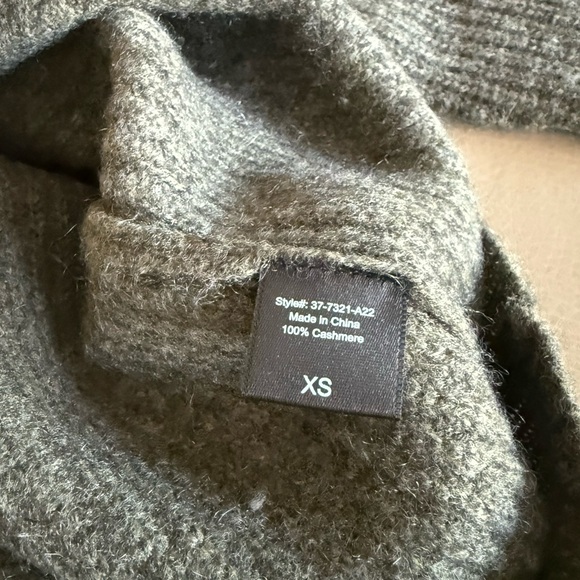 Jenni Kayne Cashmere Cardigan – Deep Green – XS
💚 Timeless, elevated essential - Picture 4 of 7